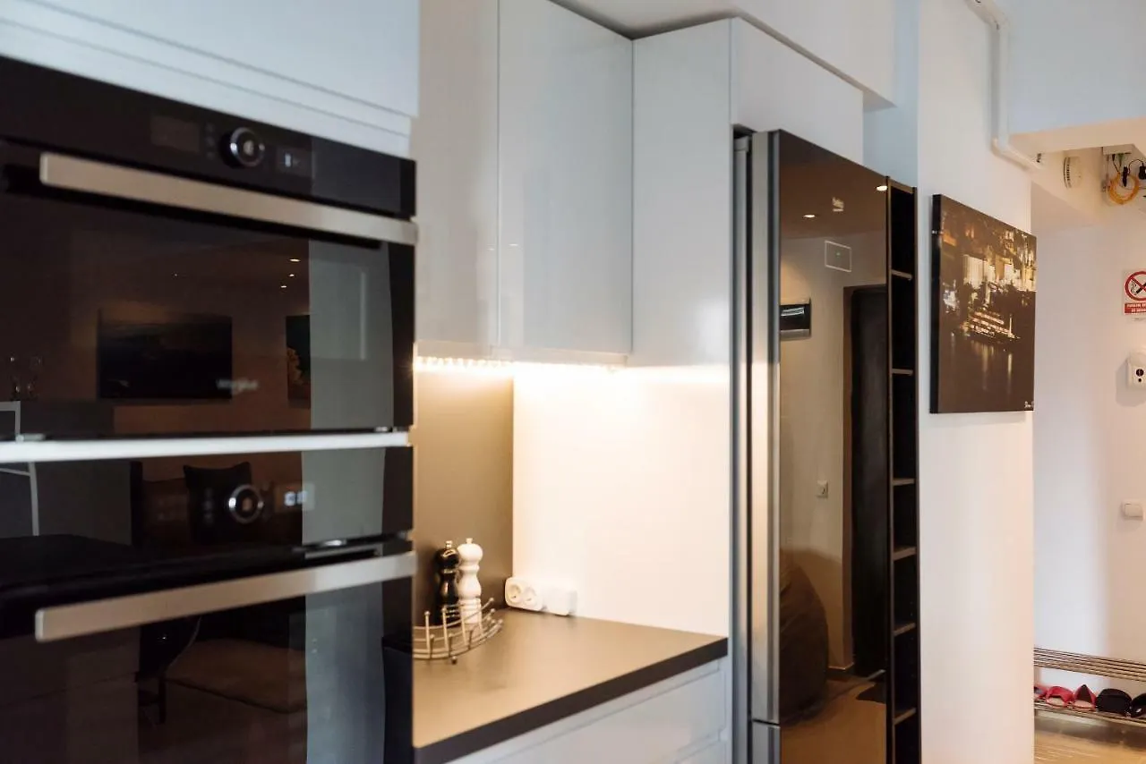 Luxury Flat 8 Near Metro Daire Bükreş