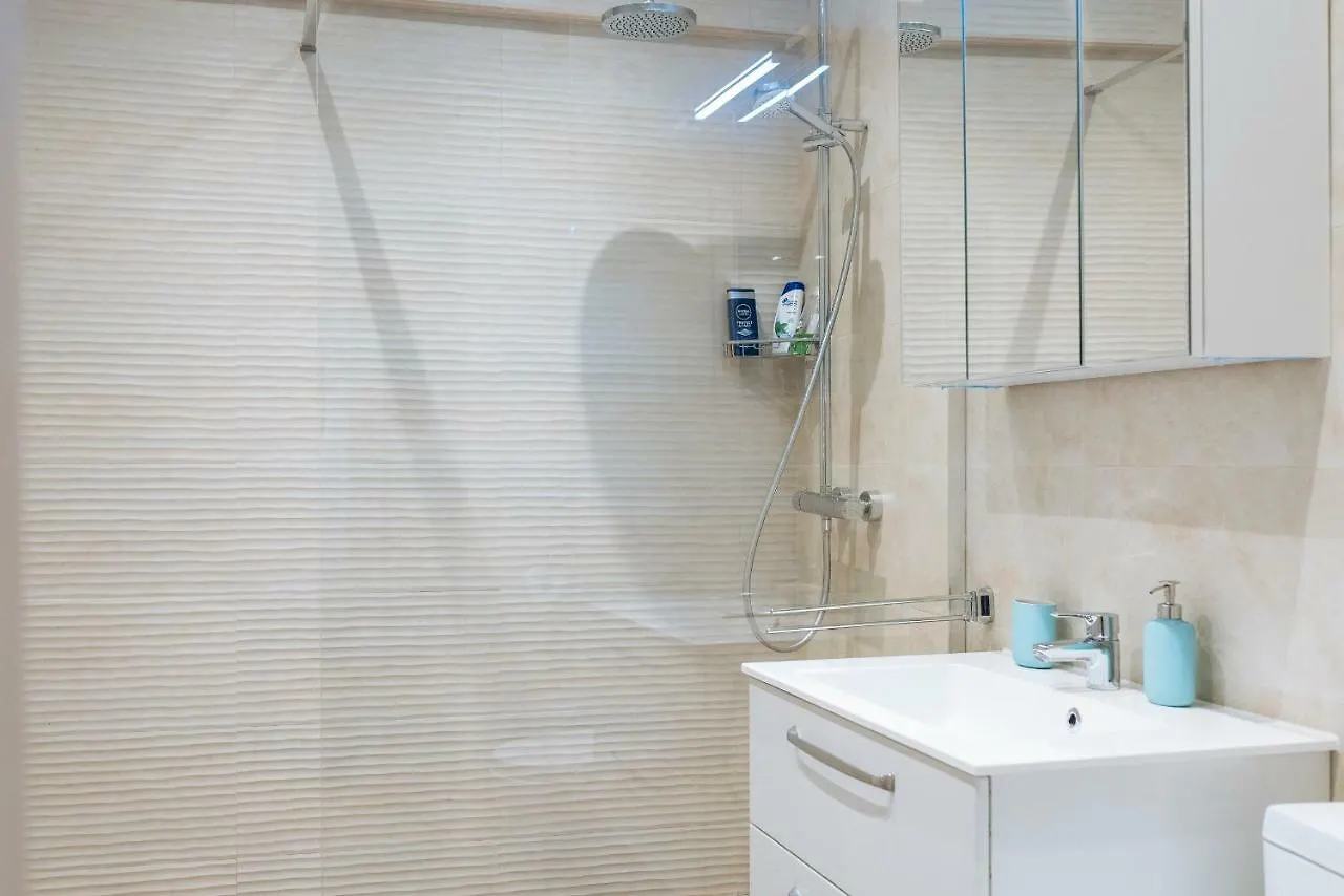 Luxury Flat 8 Near Metro Daire Bükreş 0*,
