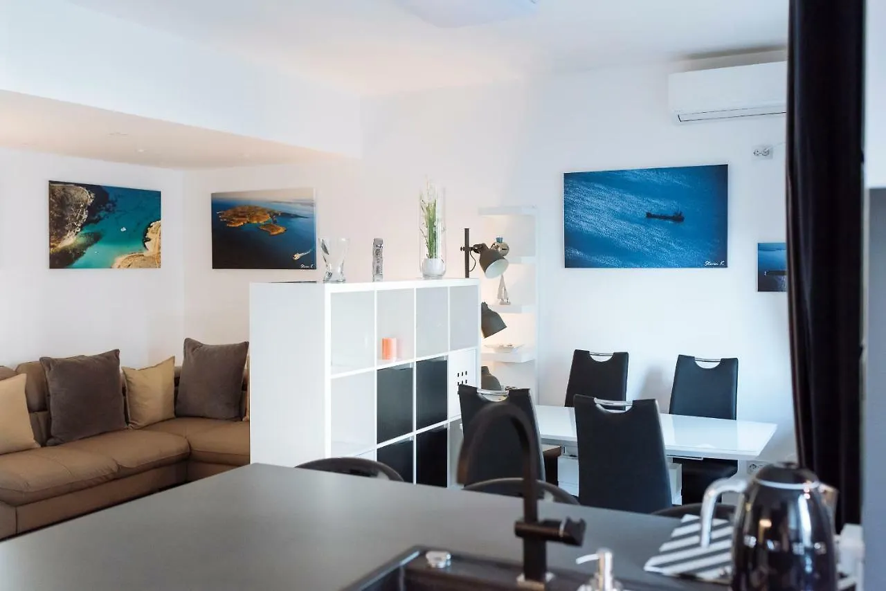 Luxury Flat 8 Near Metro Daire Bükreş 0*,  Romanya