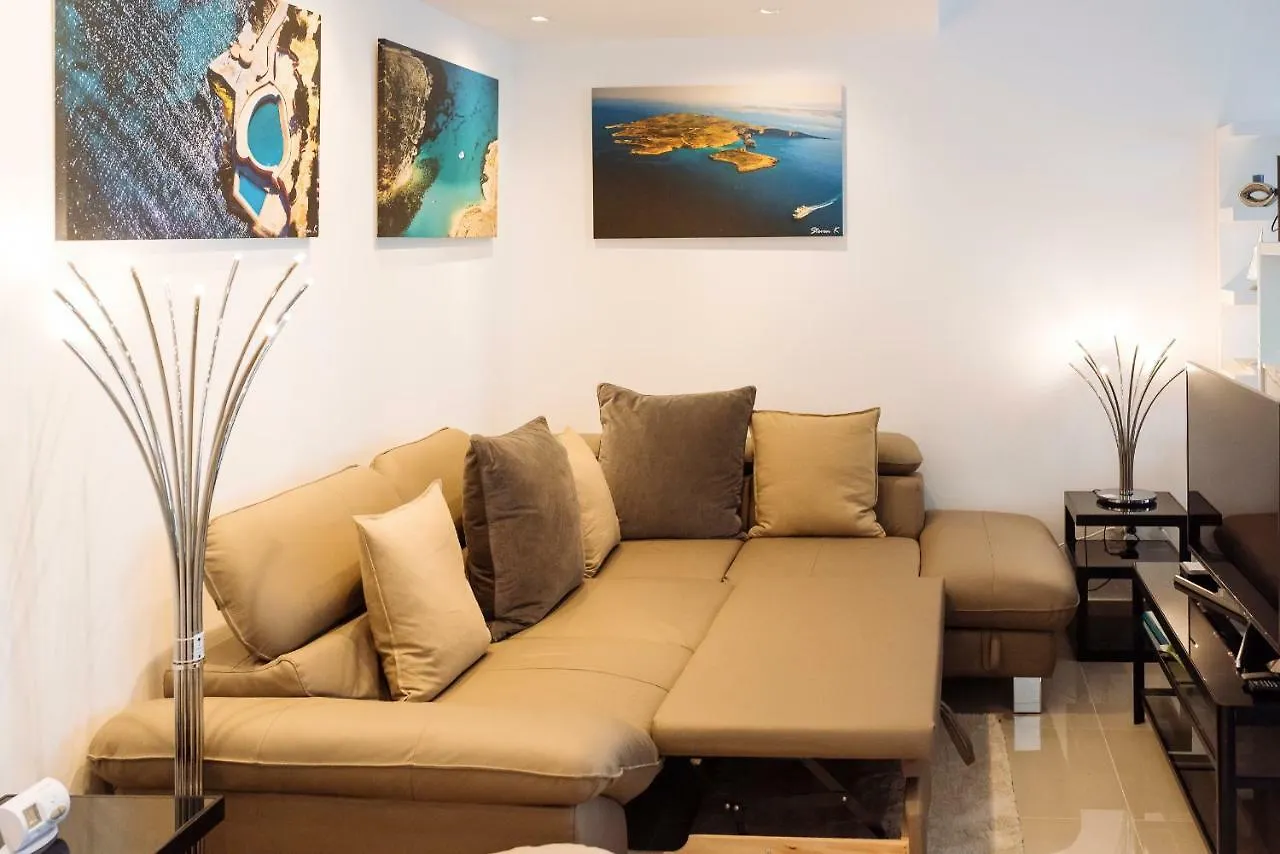 Appartamento Luxury Flat 8 Near Metro Bucarest